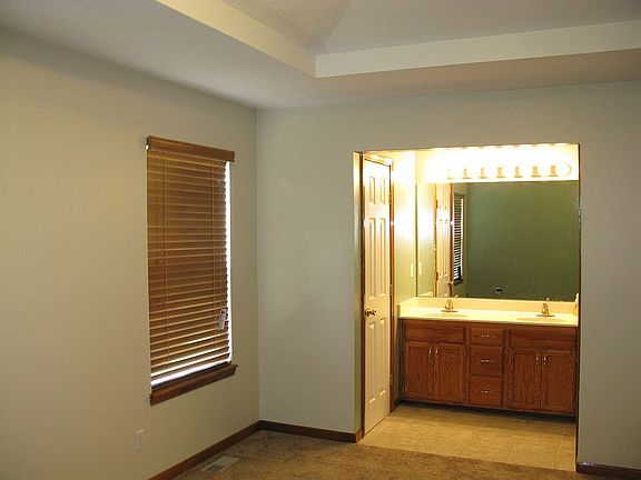 2nd image of 3109 SW Shadow Brook Dr