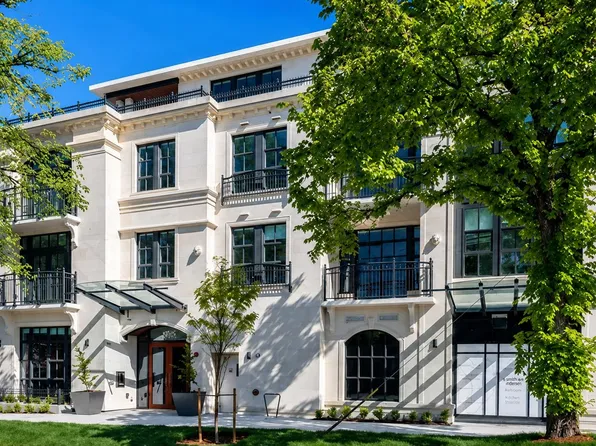 1009 Laurier Ave #204, Vancouver, BC V6H 1Y2