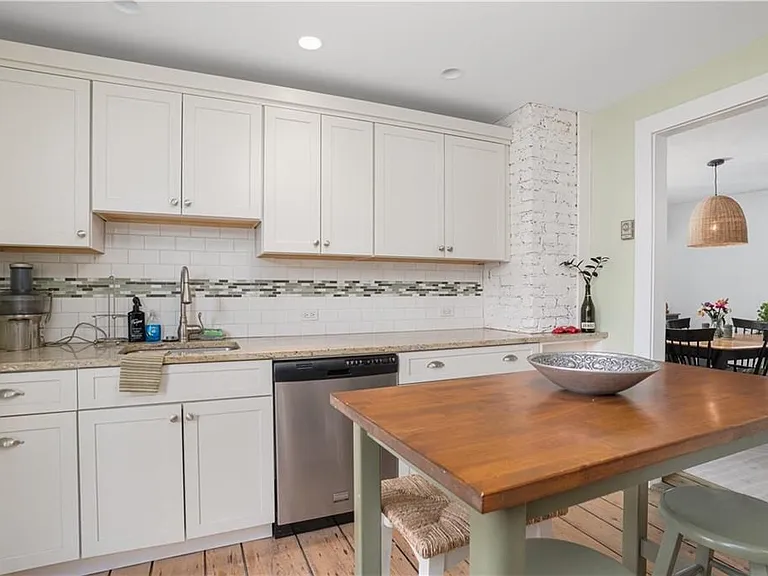 23 Holland St #2 — Photo 7