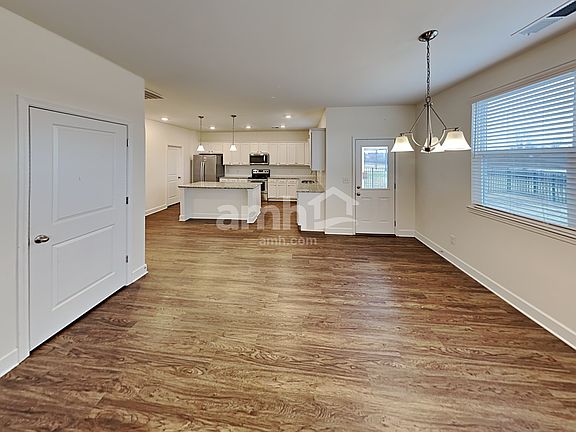 5th image of 4261 Longfellow Dr