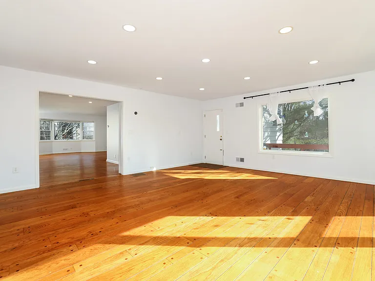 65 Lincoln Rd — Photo 3
