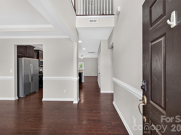4th image of 5077 Waterloo Dr