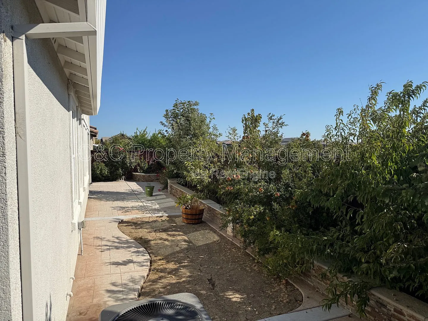 4 bed, 3.0 bath, 2150 sqft, $3,400 — Photo 3