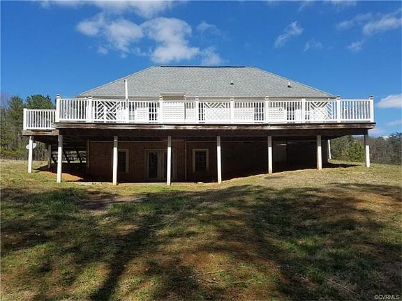 3rd image of 17051 Pryor Ln