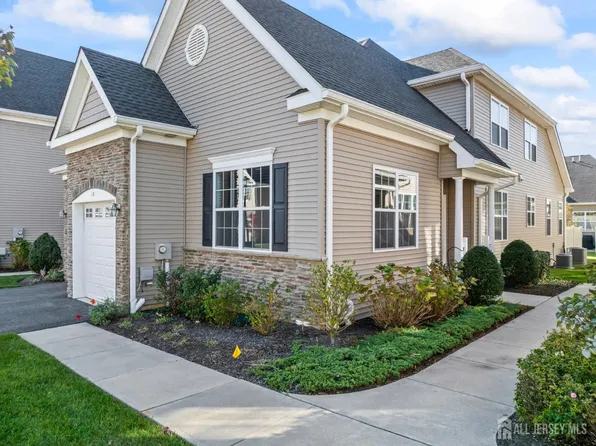 18 Traditions Pl, Monroe Township, NJ 08831