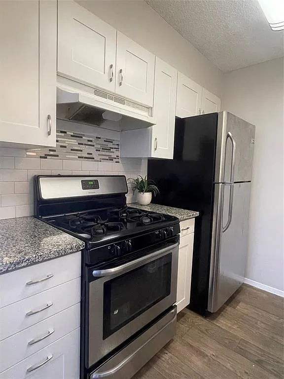 3 bed, 2.0 bath, 912 sqft, $1,550 — Photo 4