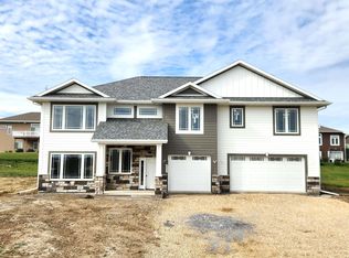 2213 Fawnview Dr, Asbury, IA 52002