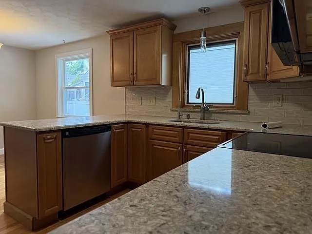 7 Puritan Rd — Photo 7