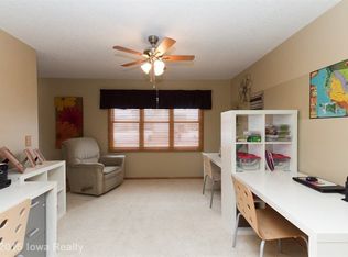 109 NW 11th St, Grimes, IA 50111