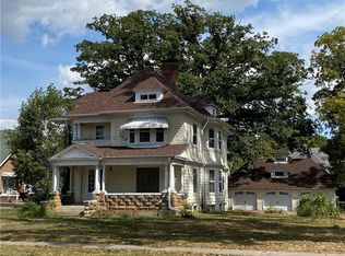 1011 6th St, Charleston, IL 61920