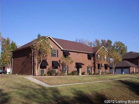 Well kept complex w/lots of parking & beautiful landscaping.