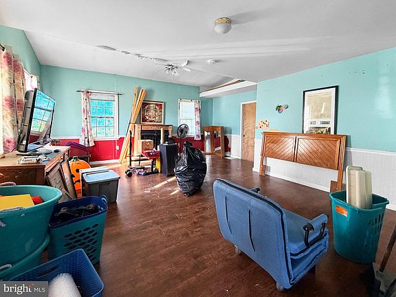 3rd image of 619 Main St