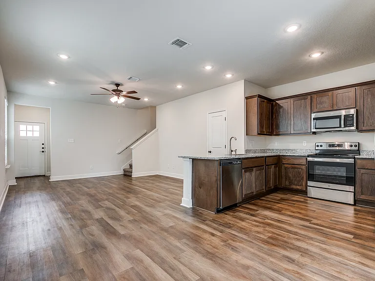 10314 Lynwood Vlg #102 — Photo 8