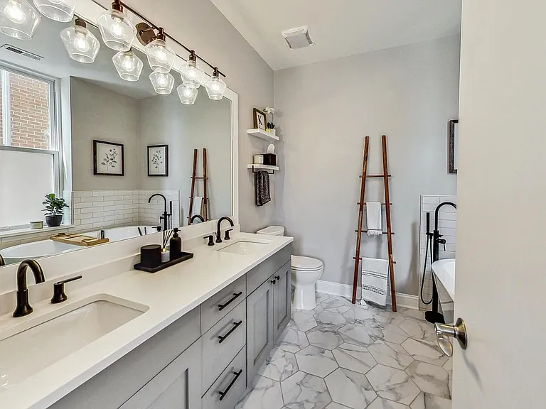 520 N Noble St #2S — Photo 12
