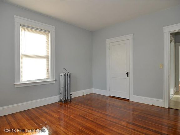 3rd image of 39 Ferncliff Ave