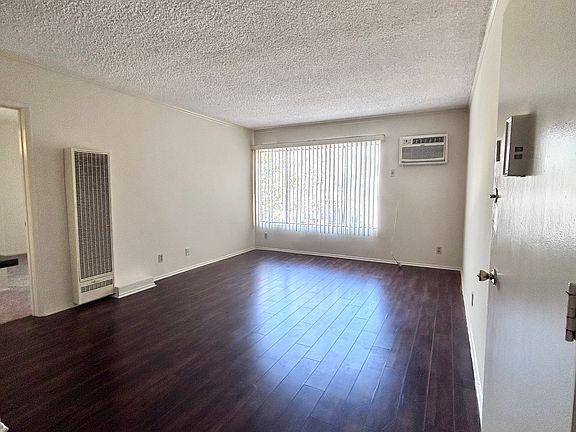 3rd image of 10803 Otsego St APT 14