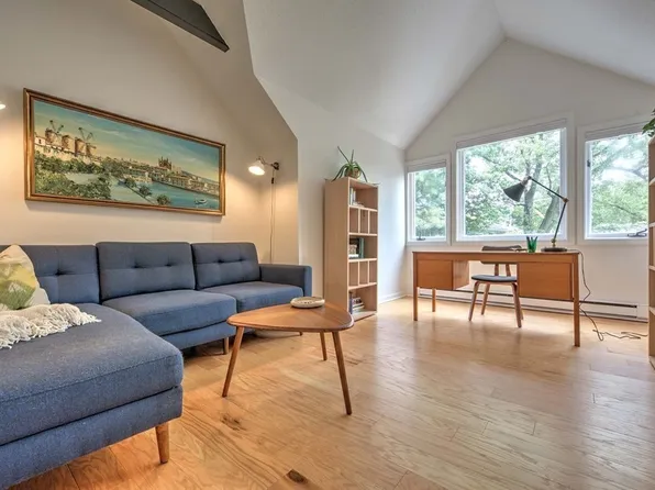 53 Clark Ave APT 12, Northampton, MA 01060