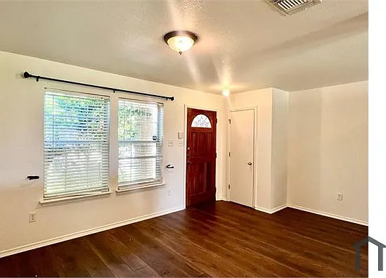 4 bed, 2030 sqft, $2,099 — Photo 3