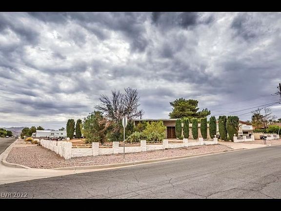 2nd image of 527 Canyon Rd