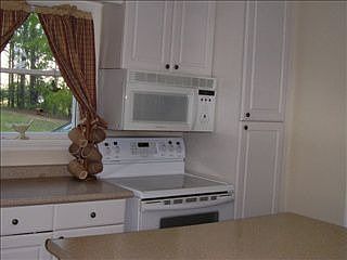 2nd image of 205 Oak Hill Dr