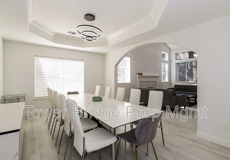1518 Southridge Ct — Photo 4