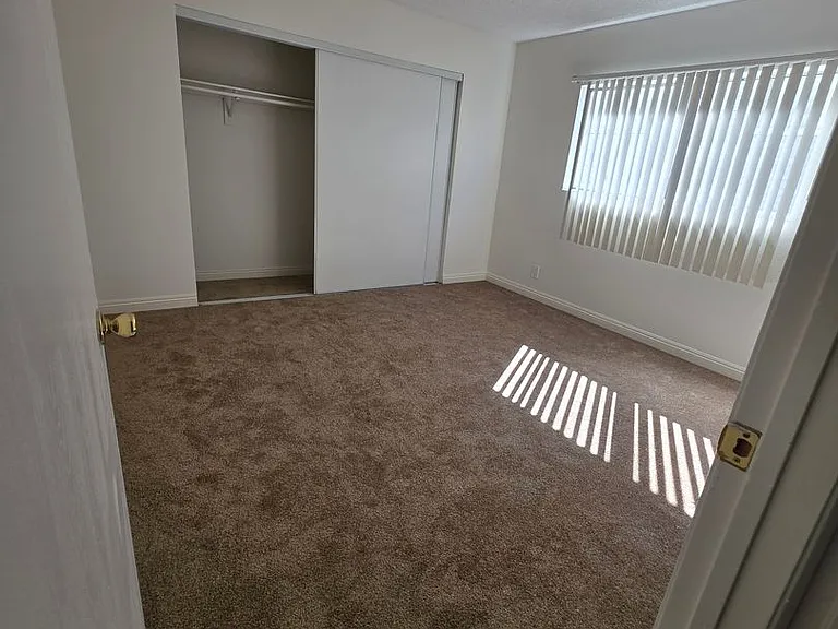 Tivoli Gardens Apartment — Photo 38