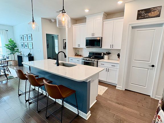 4th image of 1073 Amberley Crossing Dr
