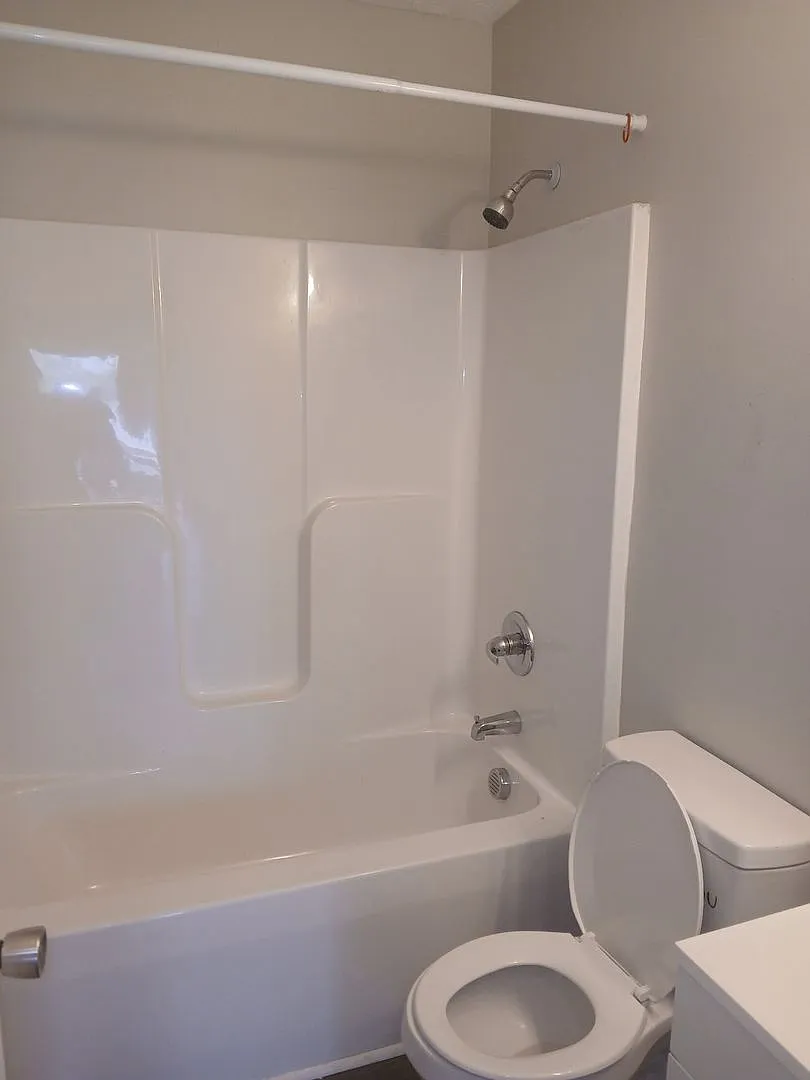 2 Bedroom 1 Bathroom Duplex Available NOW! — Photo 4