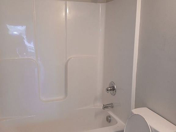 4th image of 3241 Chandler St
