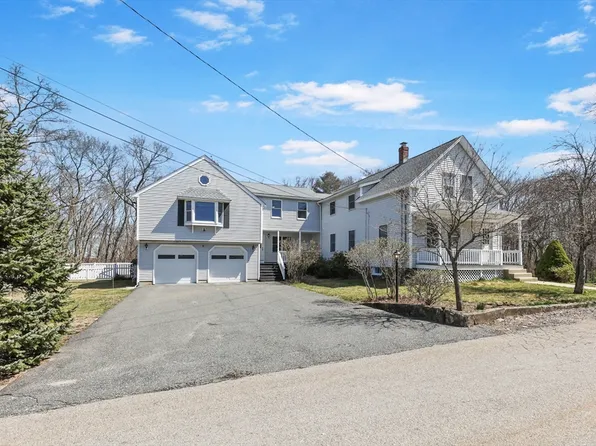 8 Harrington St, Mendon, MA 01756