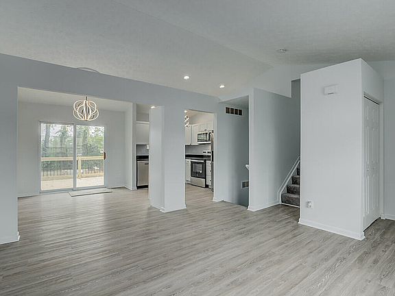 3rd image of 2716 Berwood Ln