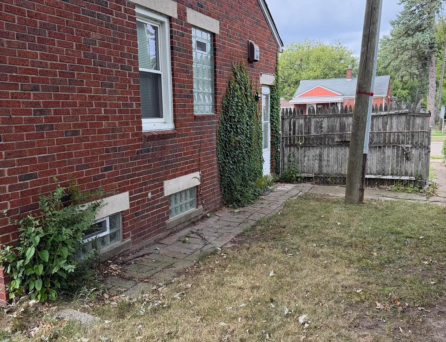 2 bed, 1.0 bath, 750 sqft, $1,250 — Photo 3