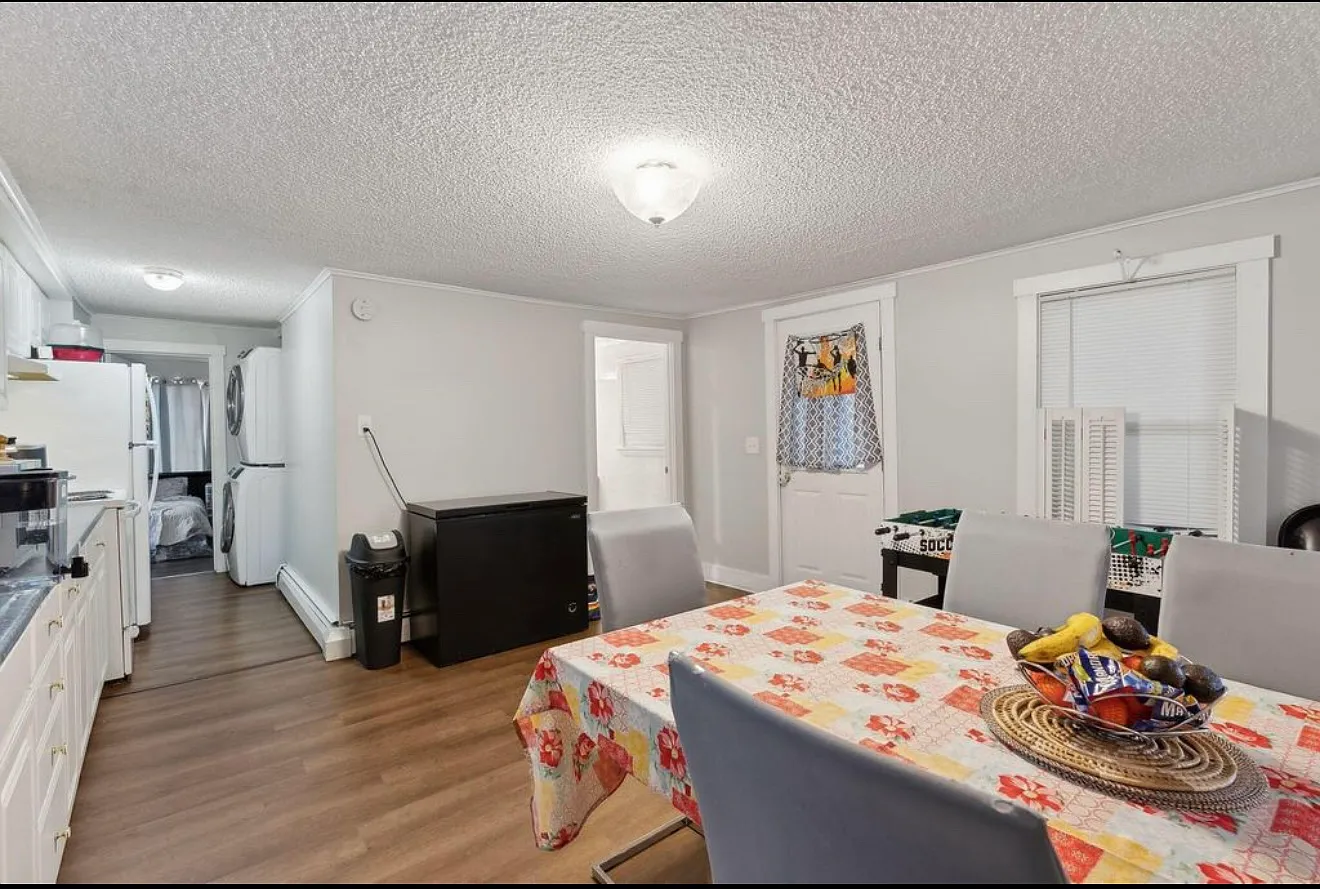 3 bed, $2,000 — Photo 2