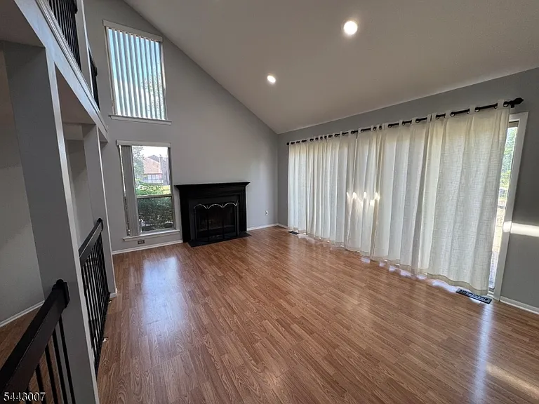 3811 Bloomingdale Dr — Photo 3