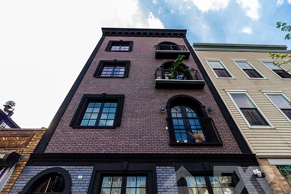 Rented by EXR | media 25