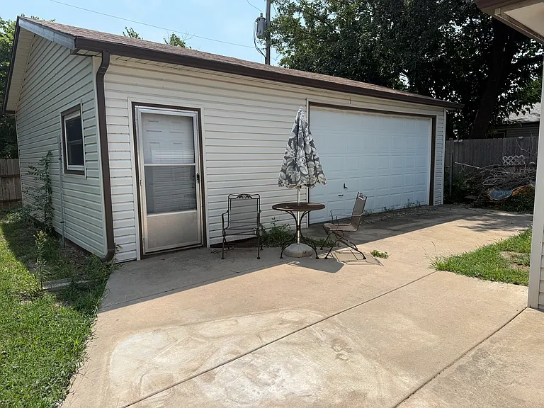 208 N Marlen Ct — Photo 11