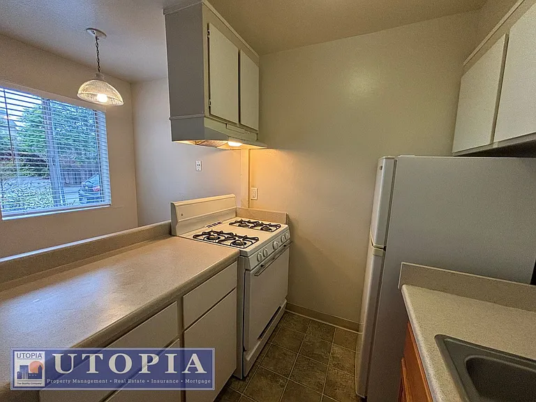 110 Kaye St #11 — Photo 5