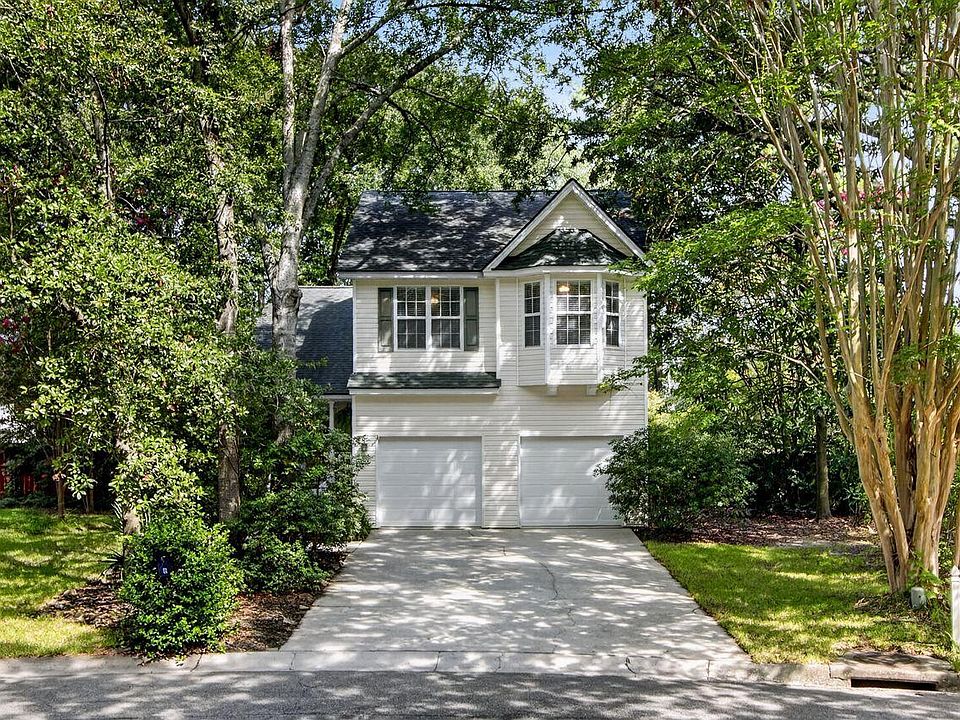 1st image of 8 Latham Cir