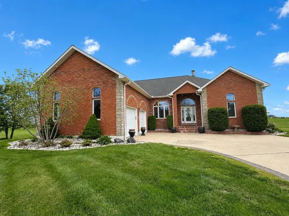210 Meadow Crest Ct, Marshall, MO 65340