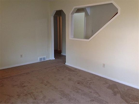 3rd image of 25127 Cole St
