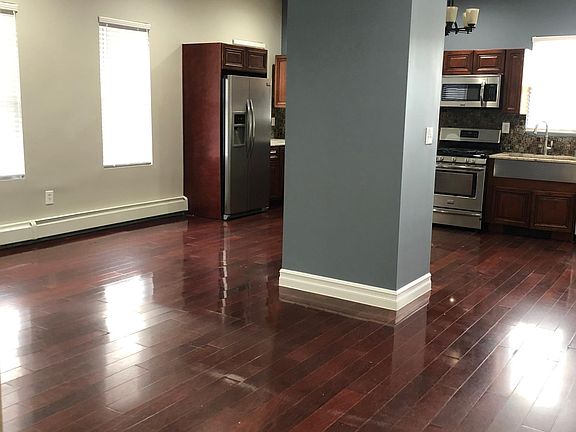 3rd image of 291 Magnolia Ave Floor 2