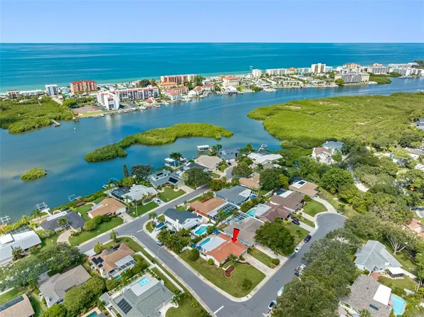8122 Bayshore Dr, Seminole, FL 33776