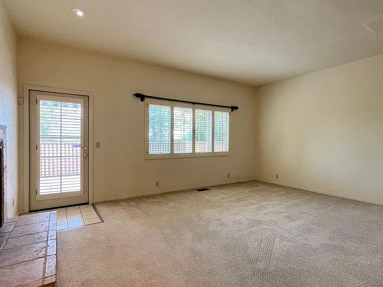 585 Bluerock Dr — Photo 4