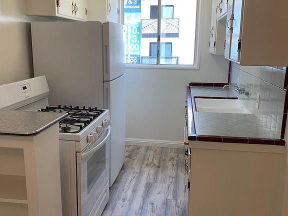 4th image of 758 N Hudson Ave #10