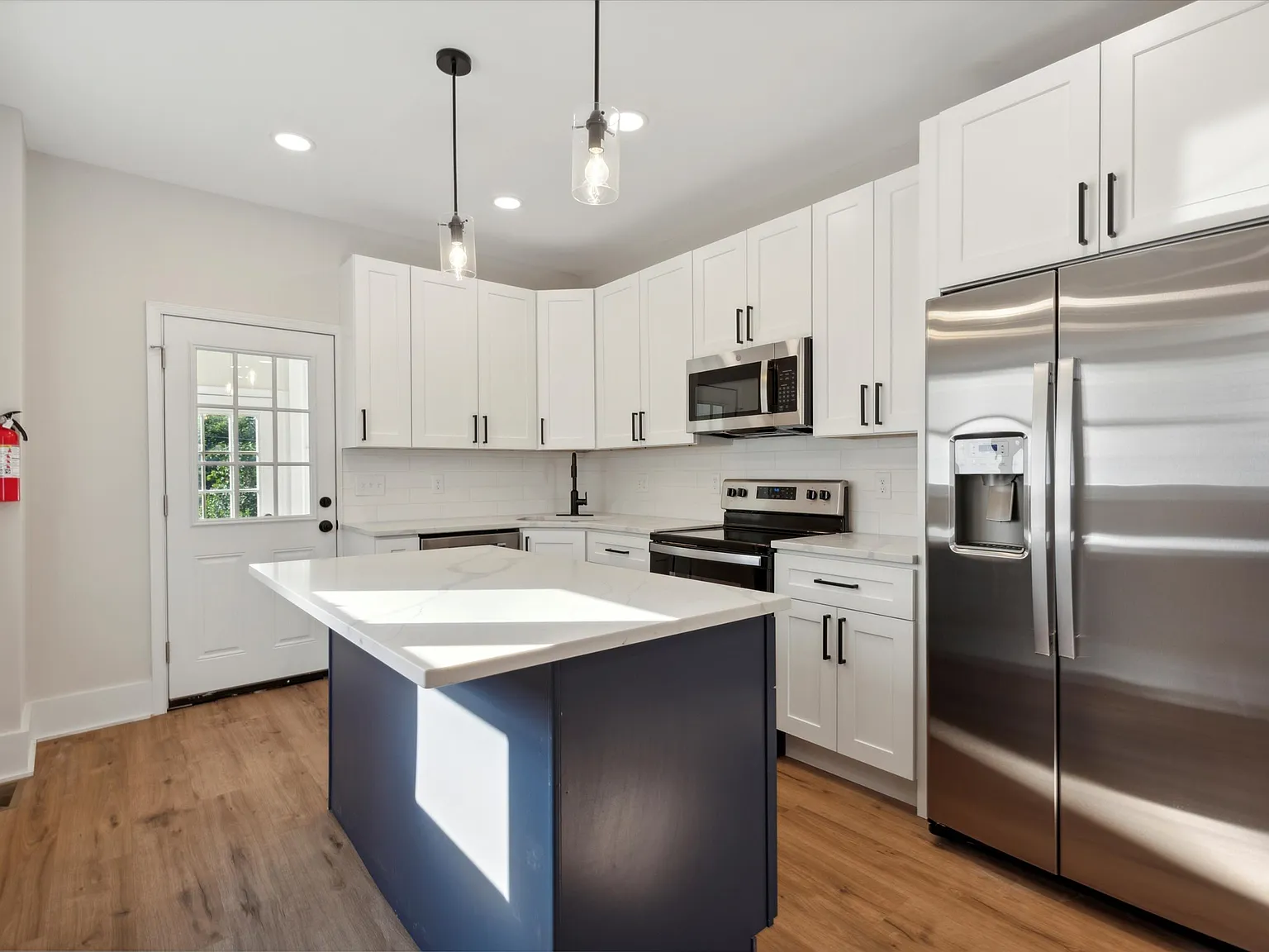 3 bed, 1350 sqft, $2,400 — Photo 4