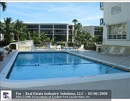 4th image of 3051 NE 48th St APT 102
