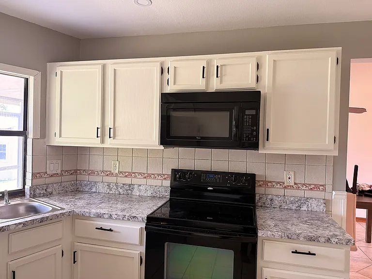 2396 Sheffield Dr — Photo 9