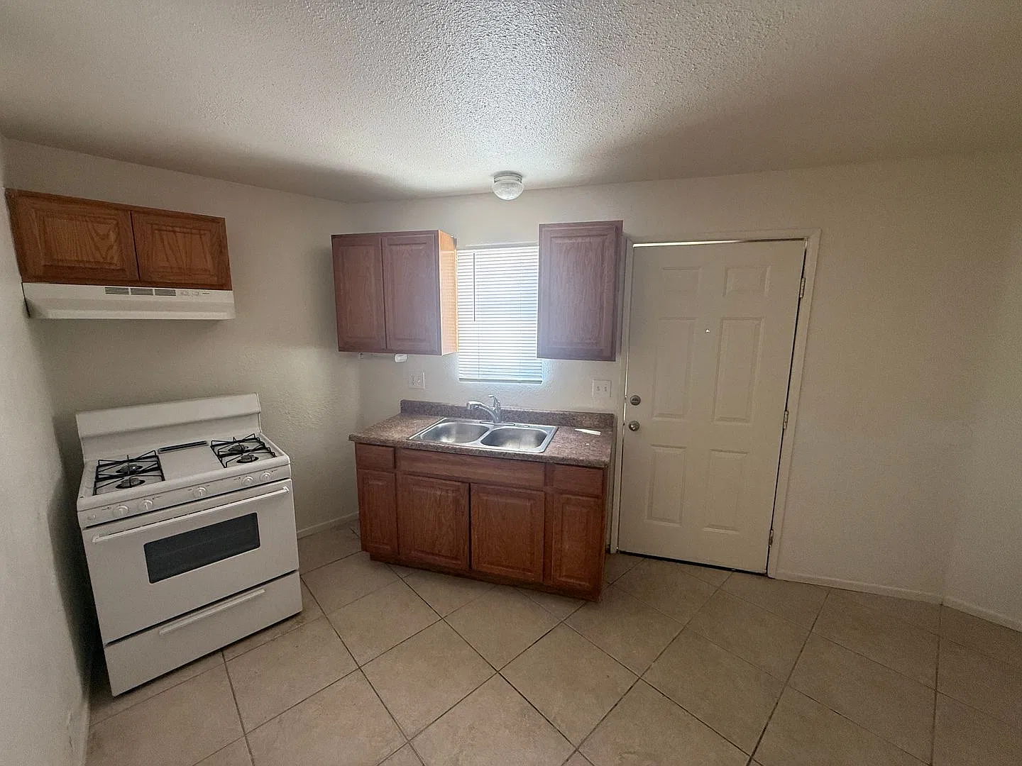 Desert View Apartments — Photo 2