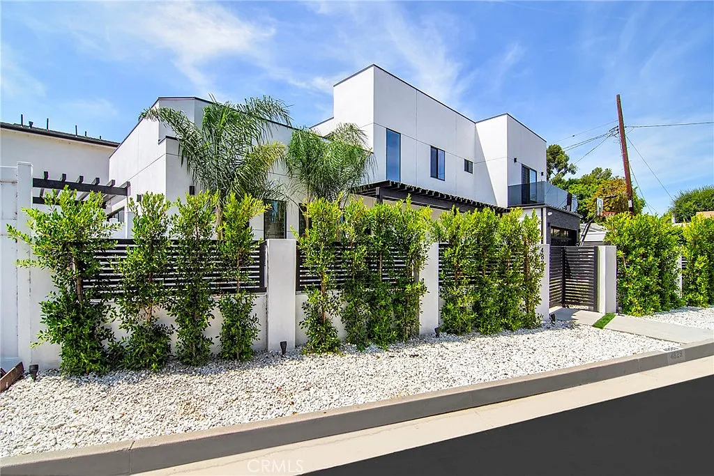 4 bed, 4.5 bath, 2213 sqft, $7,700 — Photo 3