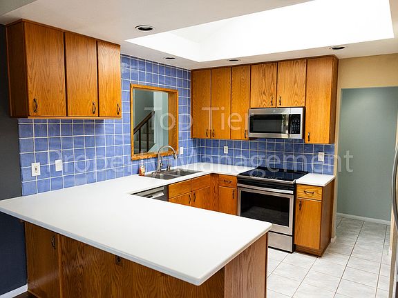 3rd image of 719 Calle Regal